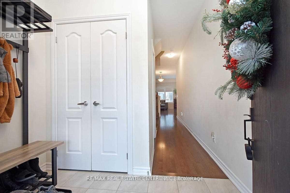 390 Wheat Boom Drive, Oakville, Ontario  L6H 0R4 - Photo 5 - W13089952