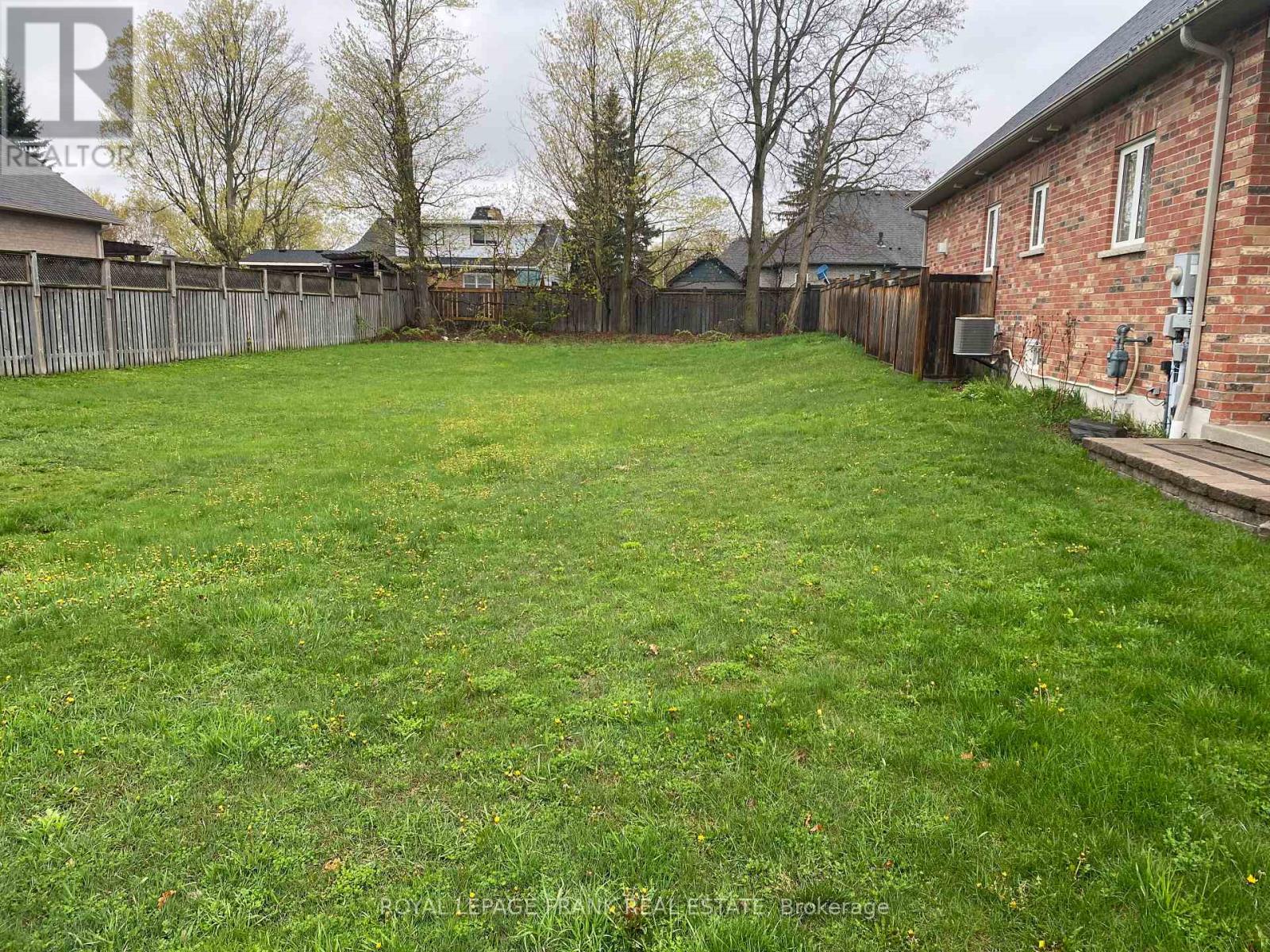 23 Corvinelli Street, Whitby, Ontario  L1M 0G7 - Photo 2 - E13084568