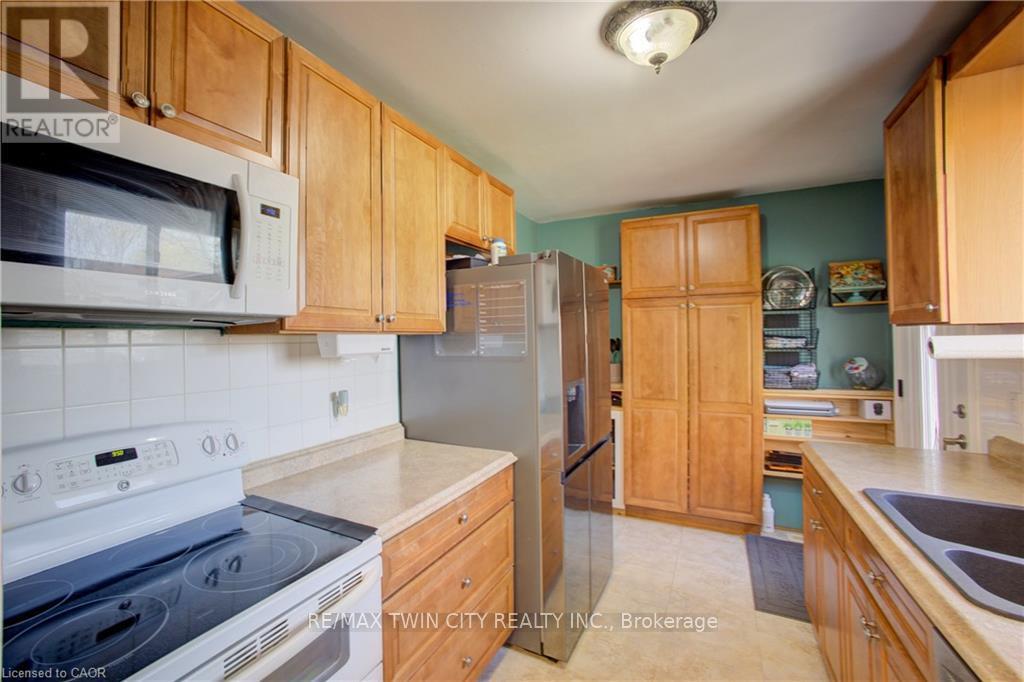 354 Falconer Street, Saugeen Shores, Ontario  N0H 2C2 - Photo 10 - X13089472