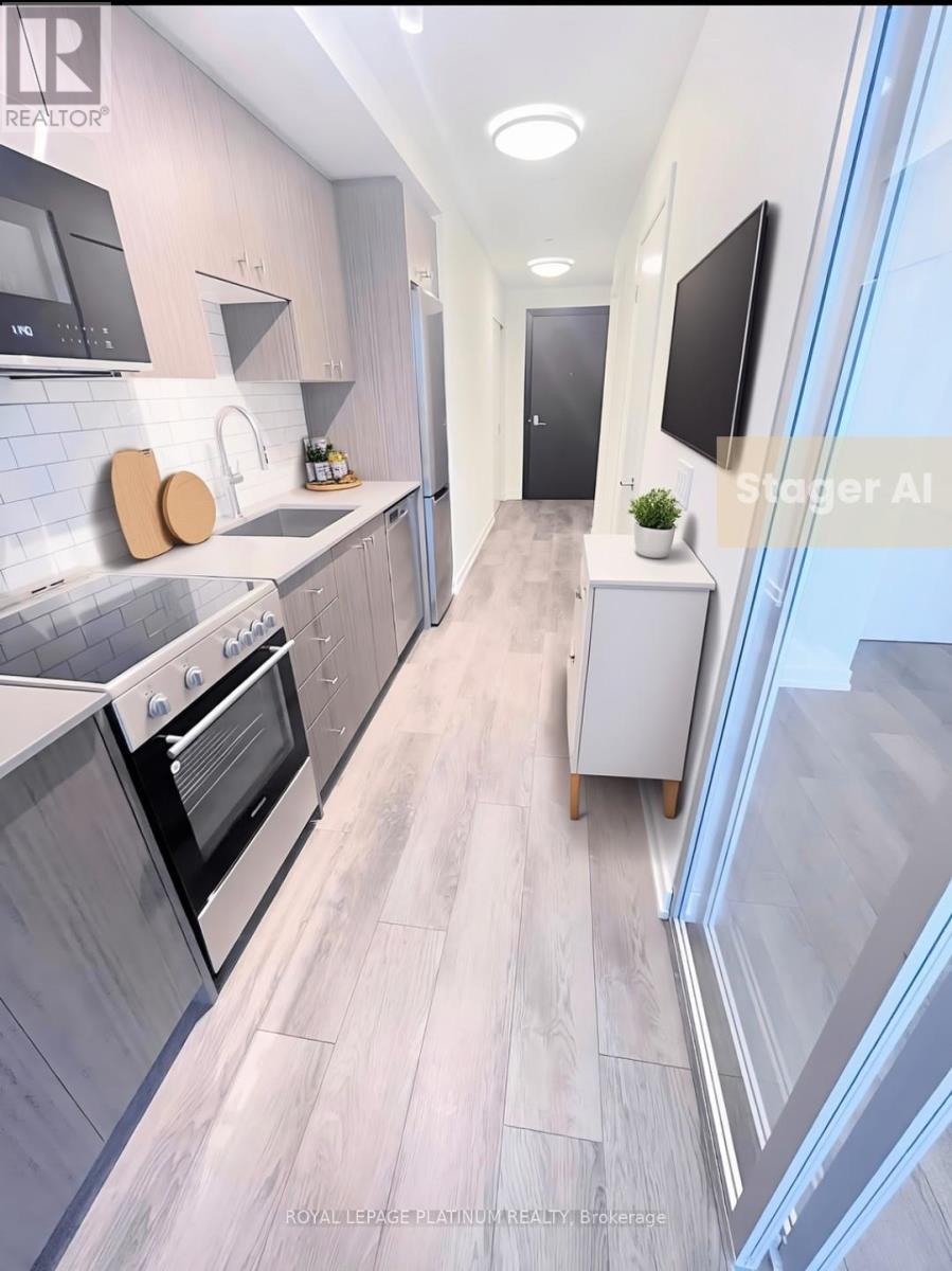 15 Wellington Street, Kitchener, Ontario  N2G 0E3 - Photo 2 - X13089496
