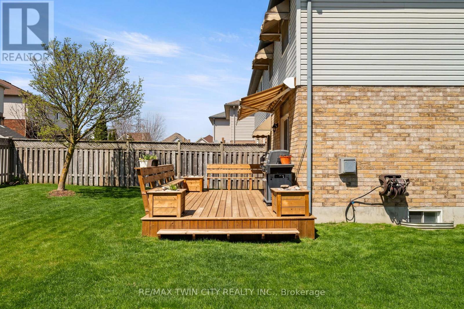 92 Snowdrop Crescent, Kitchener, Ontario  N2E 4G6 - Photo 32 - X13089658