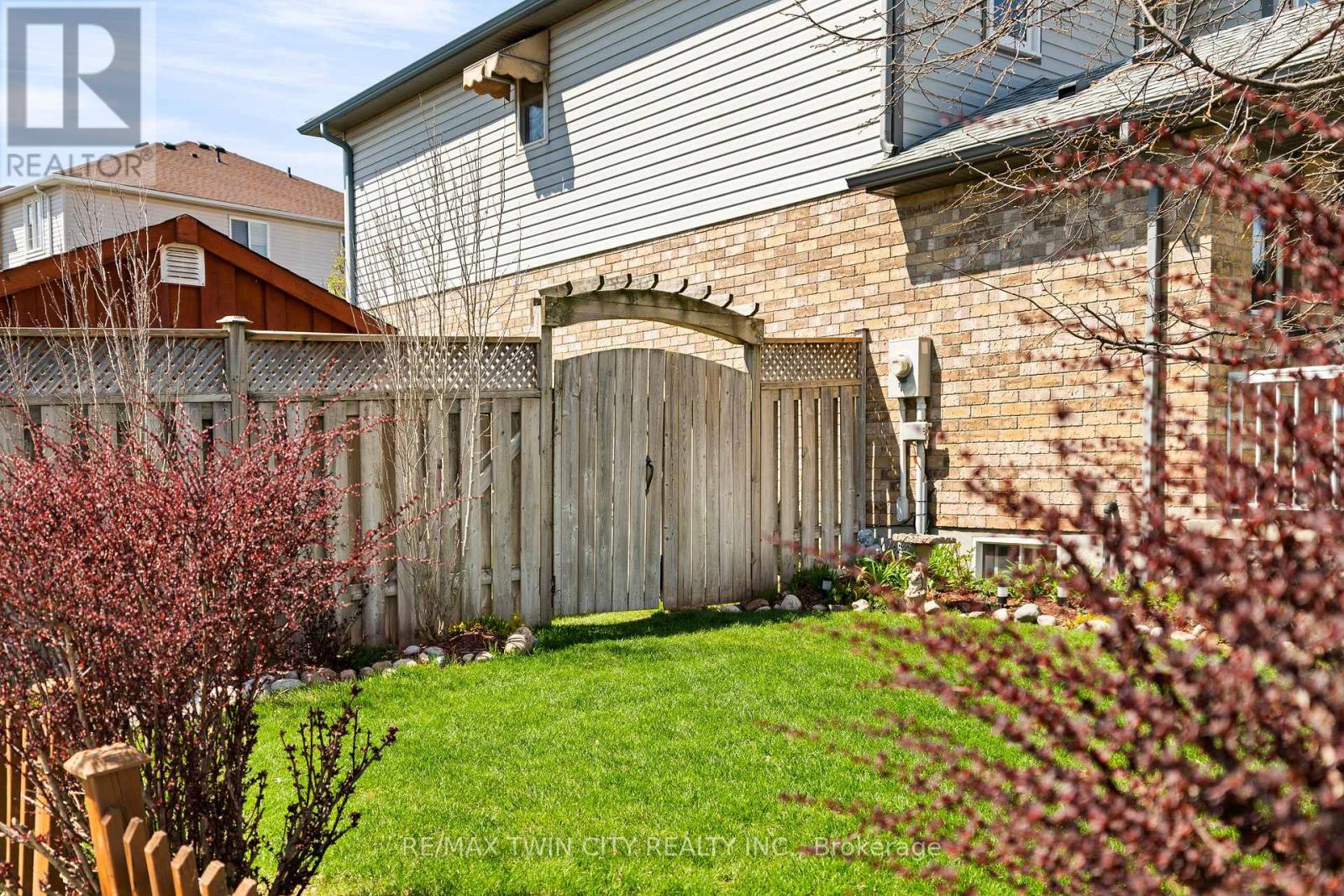 92 Snowdrop Crescent, Kitchener, Ontario  N2E 4G6 - Photo 4 - X13089658