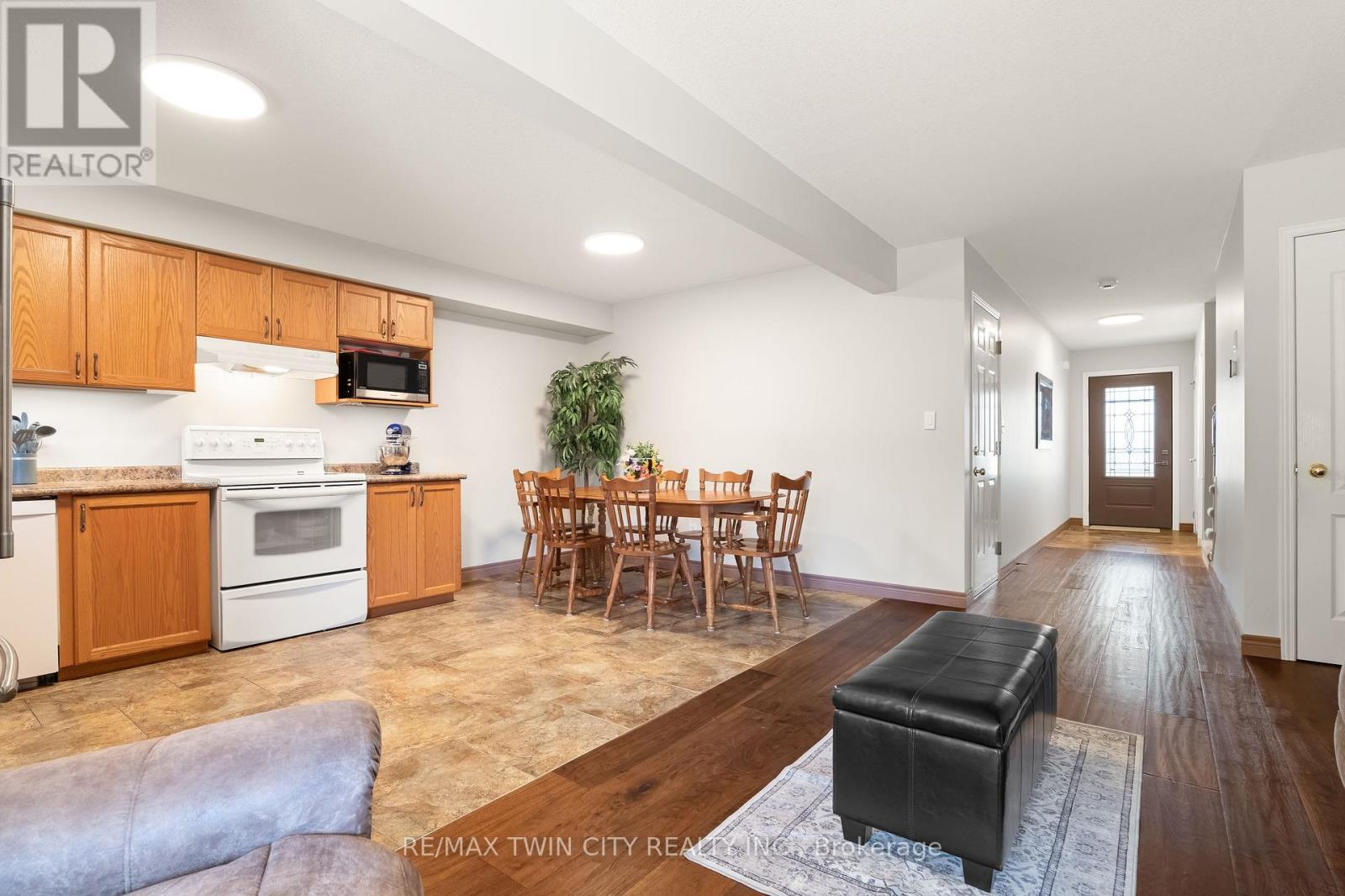 92 Snowdrop Crescent, Kitchener, Ontario  N2E 4G6 - Photo 7 - X13089658