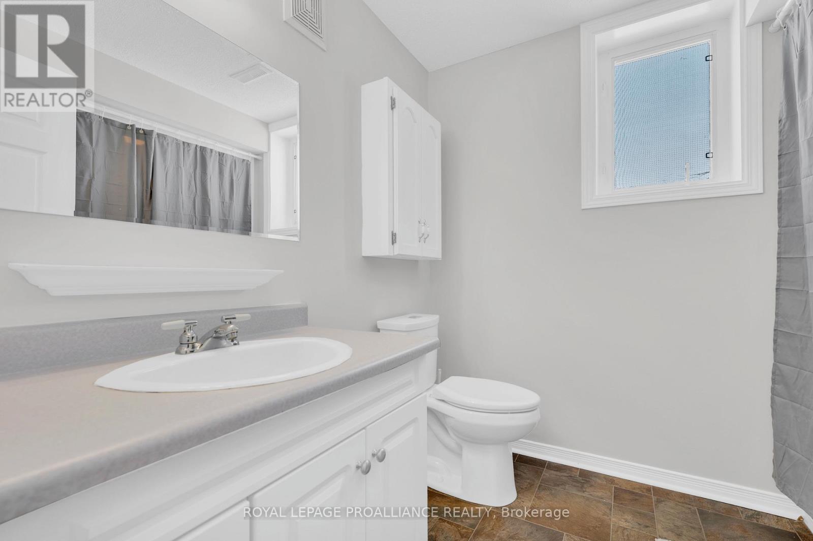 B - 25 Metcalfe Street, Quinte West, Ontario  K8V 6S9 - Photo 11 - X13090018