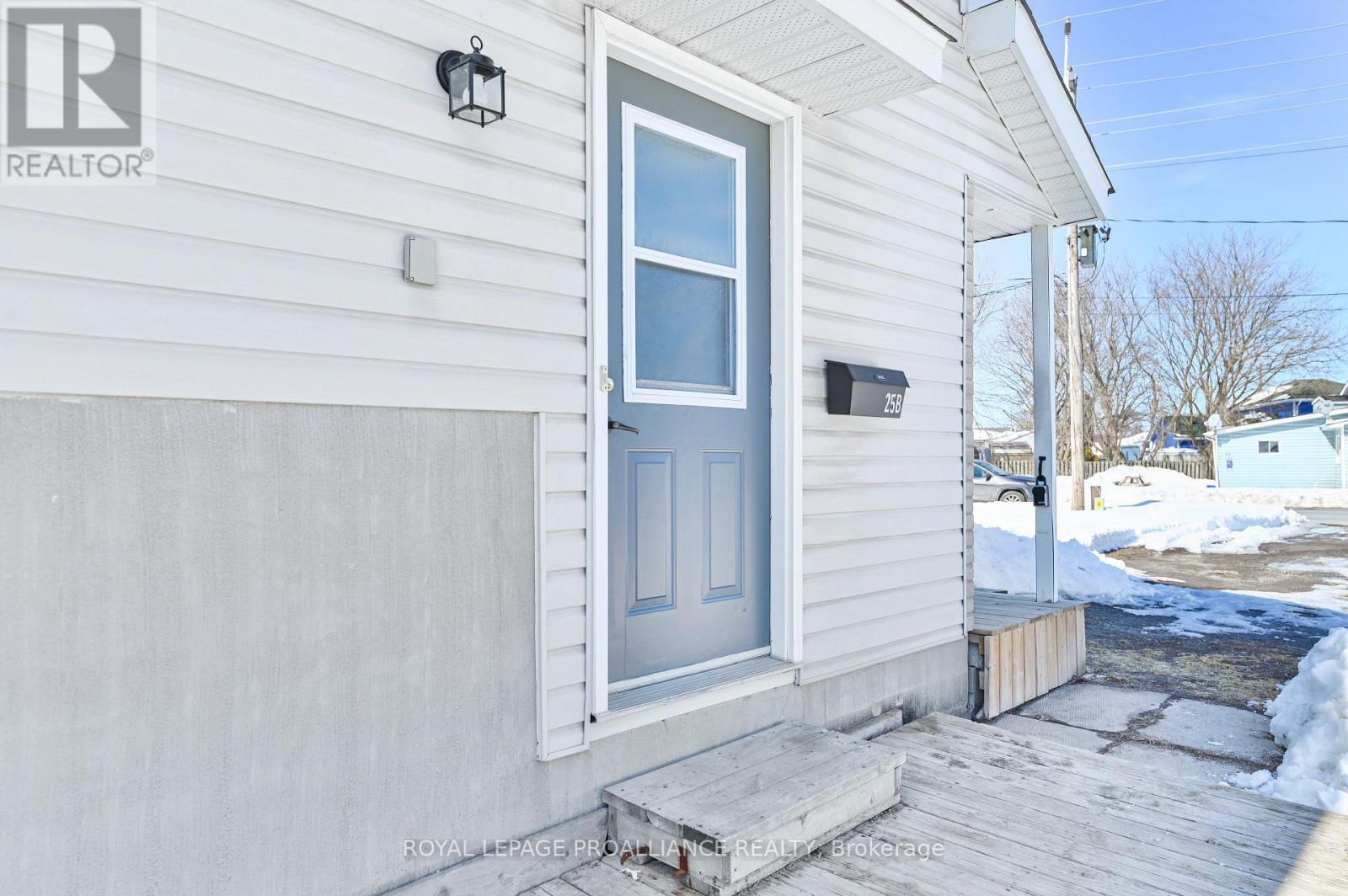 B - 25 Metcalfe Street, Quinte West, Ontario  K8V 6S9 - Photo 2 - X13090018