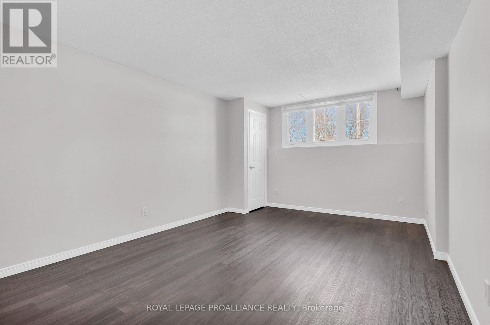 B - 25 Metcalfe Street, Quinte West, Ontario  K8V 6S9 - Photo 5 - X13090018