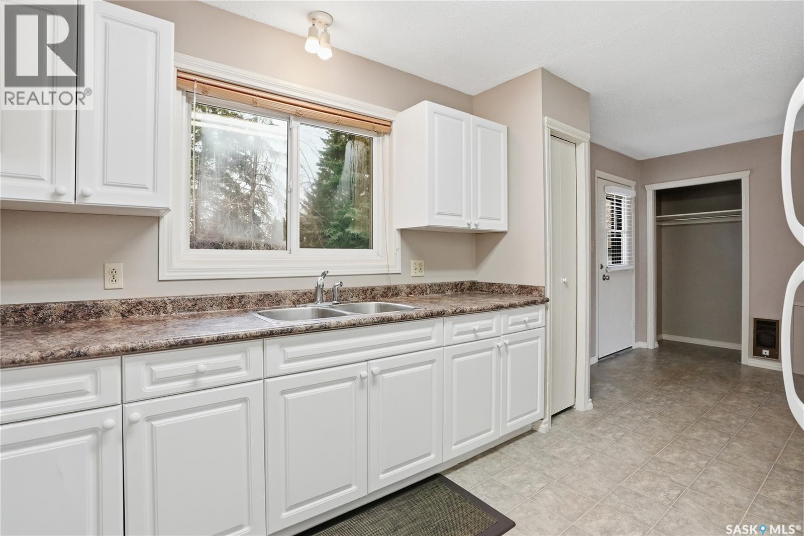 206 & 208 Coppermine Crescent, Saskatoon, Saskatchewan  S7K 4L7 - Photo 13 - SK035030