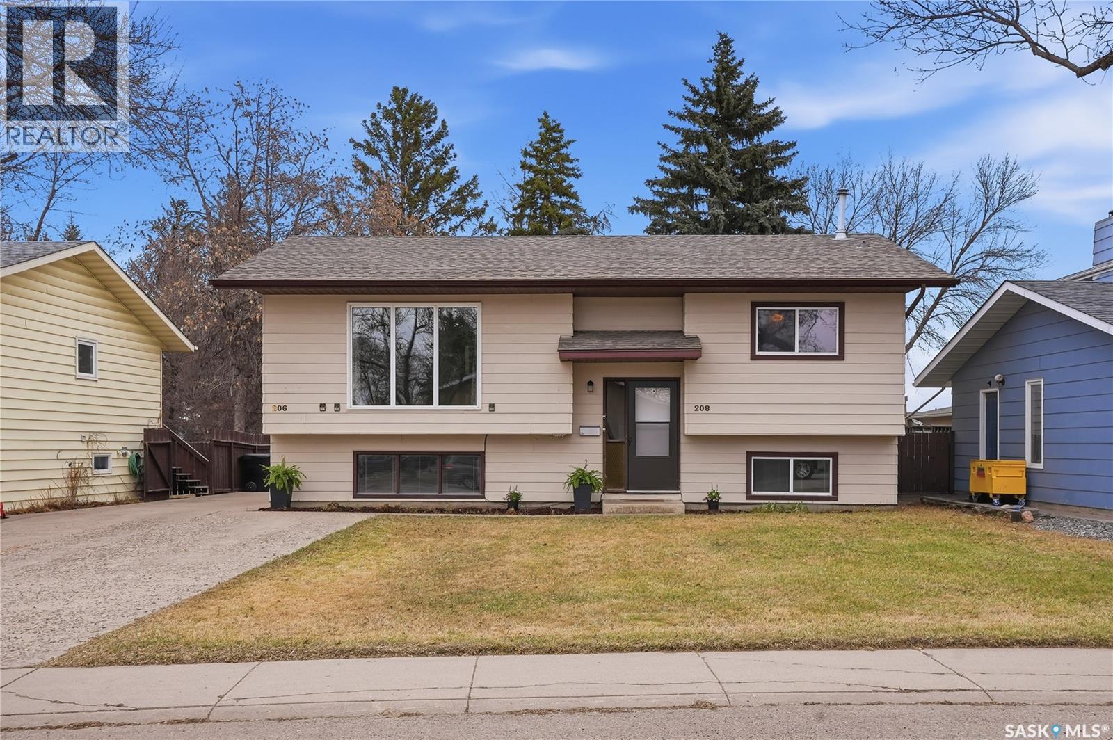 206 & 208 Coppermine Crescent, Saskatoon, Saskatchewan  S7K 4L7 - Photo 2 - SK035030