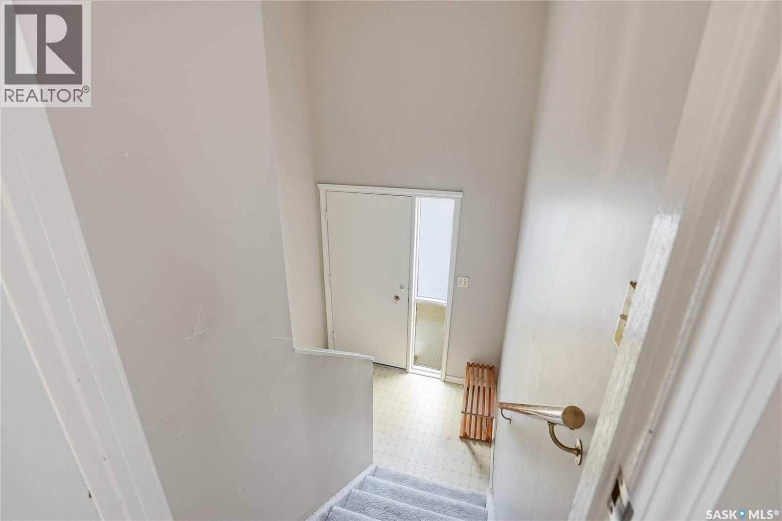 206 & 208 Coppermine Crescent, Saskatoon, Saskatchewan  S7K 4L7 - Photo 4 - SK035030