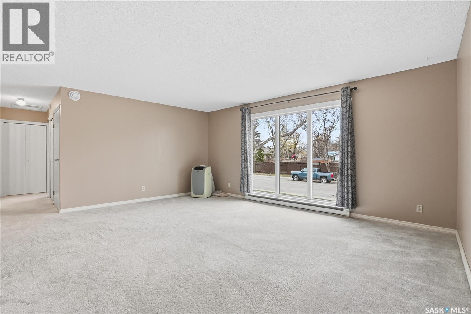 206 & 208 Coppermine Crescent, Saskatoon, Saskatchewan  S7K 4L7 - Photo 5 - SK035030