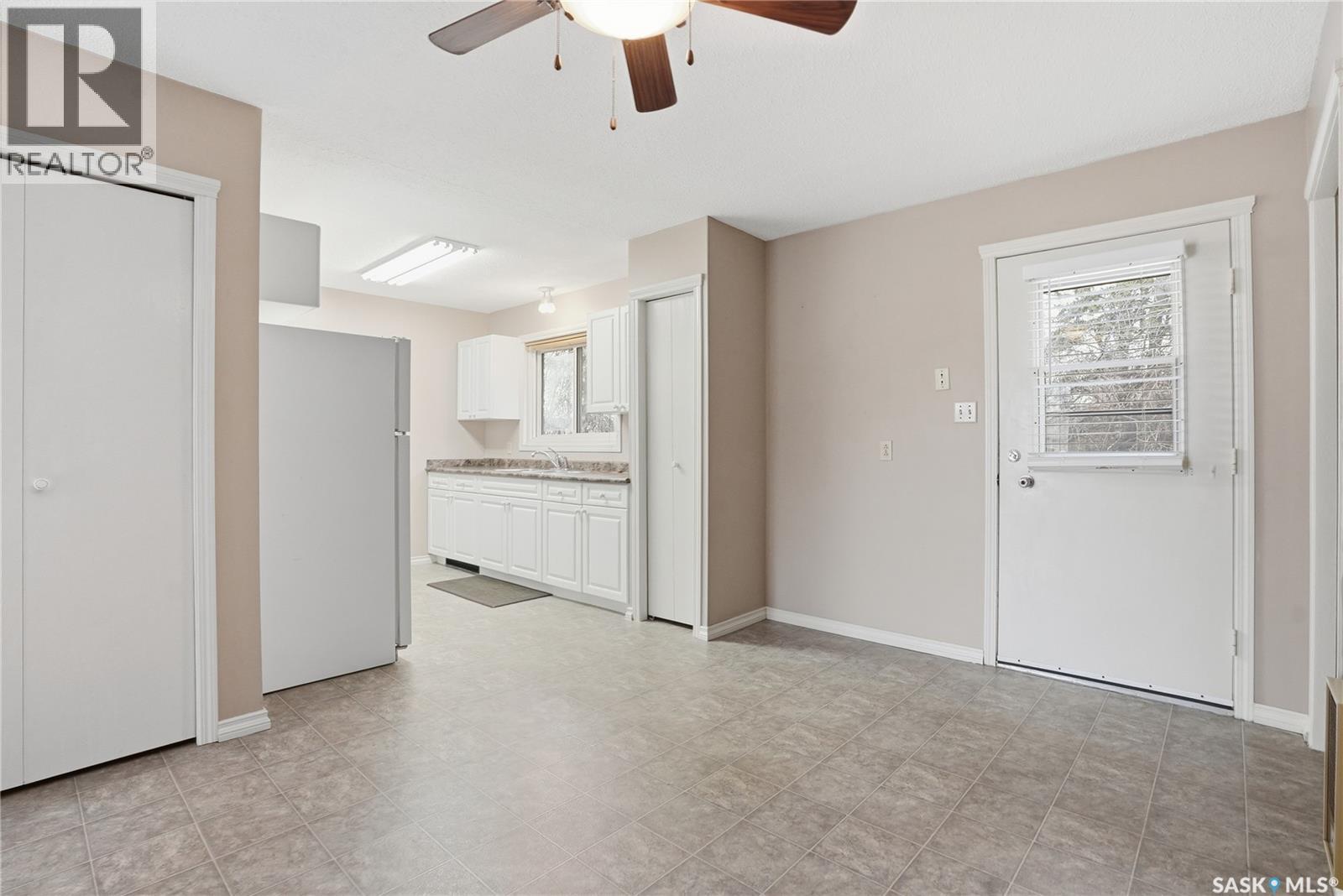 206 & 208 Coppermine Crescent, Saskatoon, Saskatchewan  S7K 4L7 - Photo 8 - SK035030