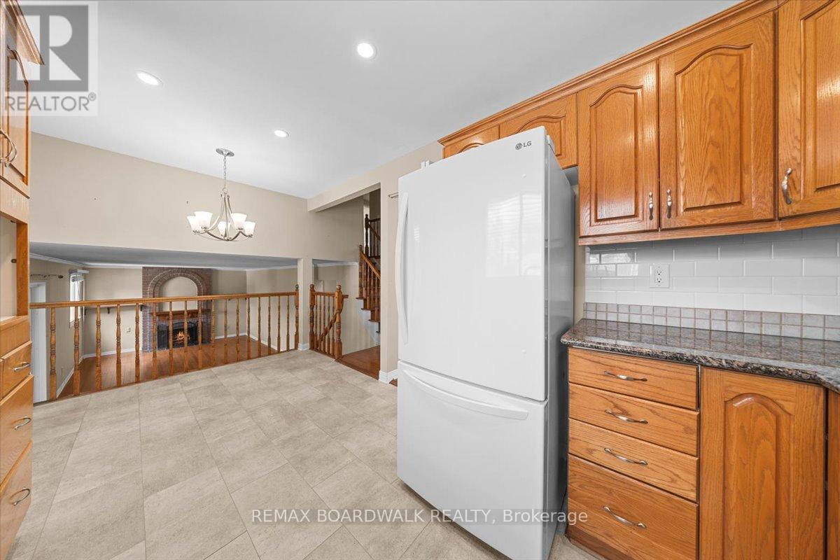 1195 St Jerome Crescent, Ottawa, Ontario  K1C 2A7 - Photo 12 - X13090030