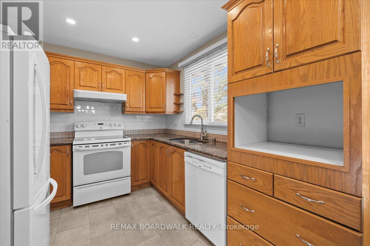 1195 St Jerome Crescent, Ottawa, Ontario  K1C 2A7 - Photo 13 - X13090030