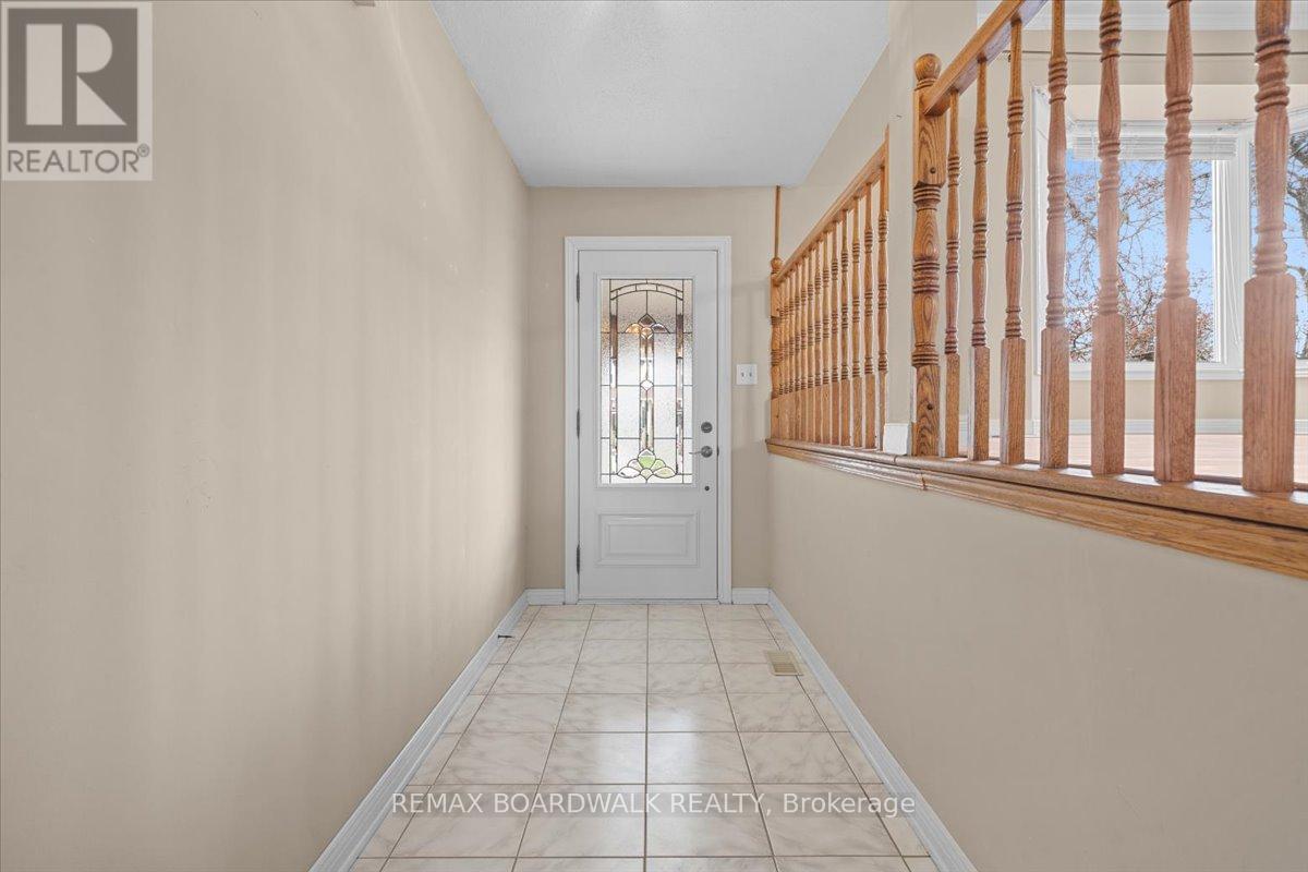 1195 St Jerome Crescent, Ottawa, Ontario  K1C 2A7 - Photo 2 - X13090030