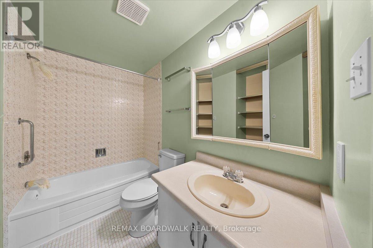 1195 St Jerome Crescent, Ottawa, Ontario  K1C 2A7 - Photo 23 - X13090030