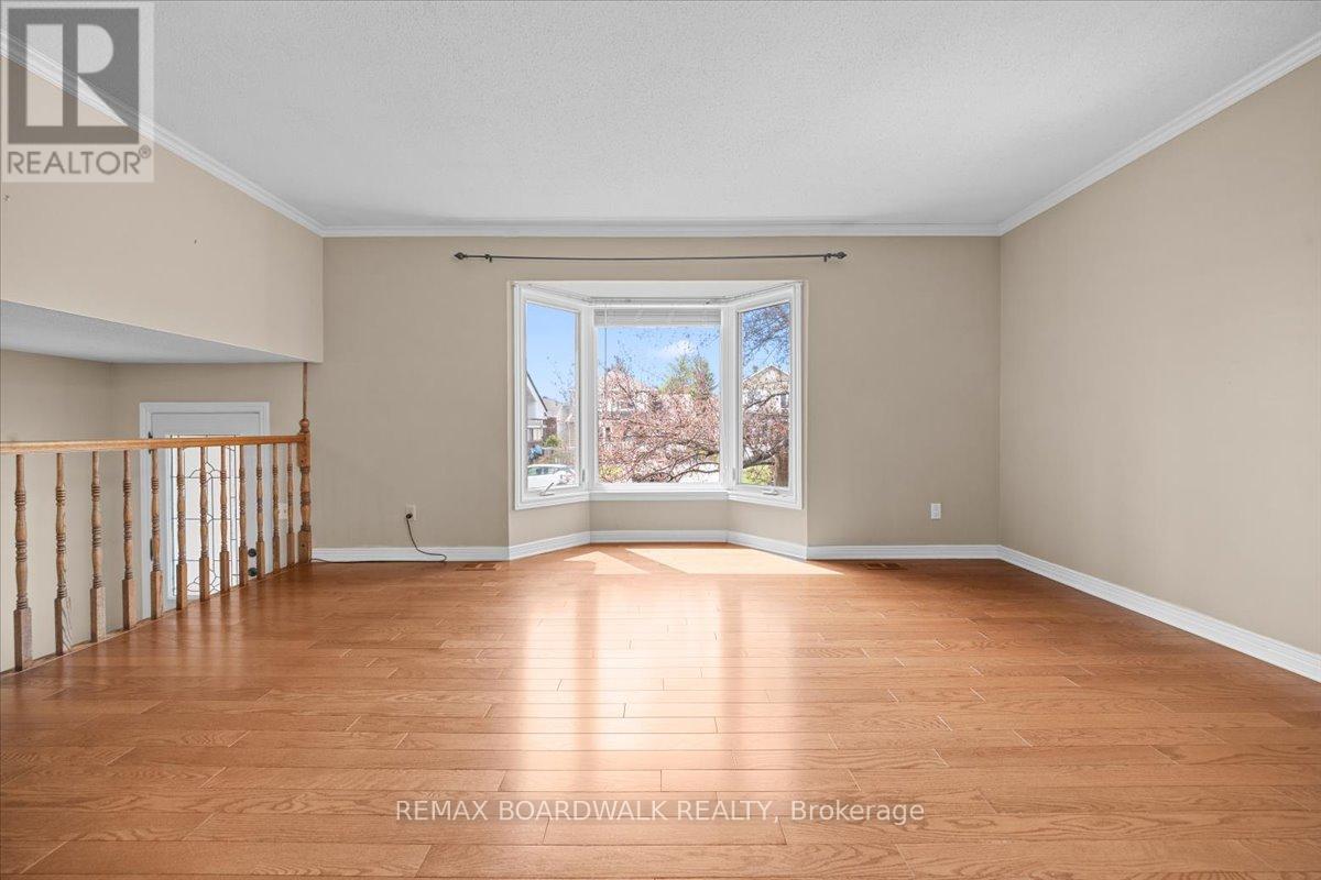 1195 St Jerome Crescent, Ottawa, Ontario  K1C 2A7 - Photo 4 - X13090030
