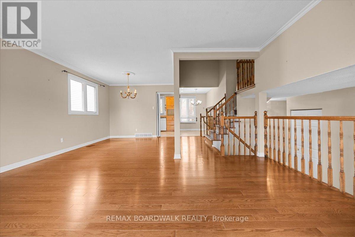 1195 St Jerome Crescent, Ottawa, Ontario  K1C 2A7 - Photo 5 - X13090030