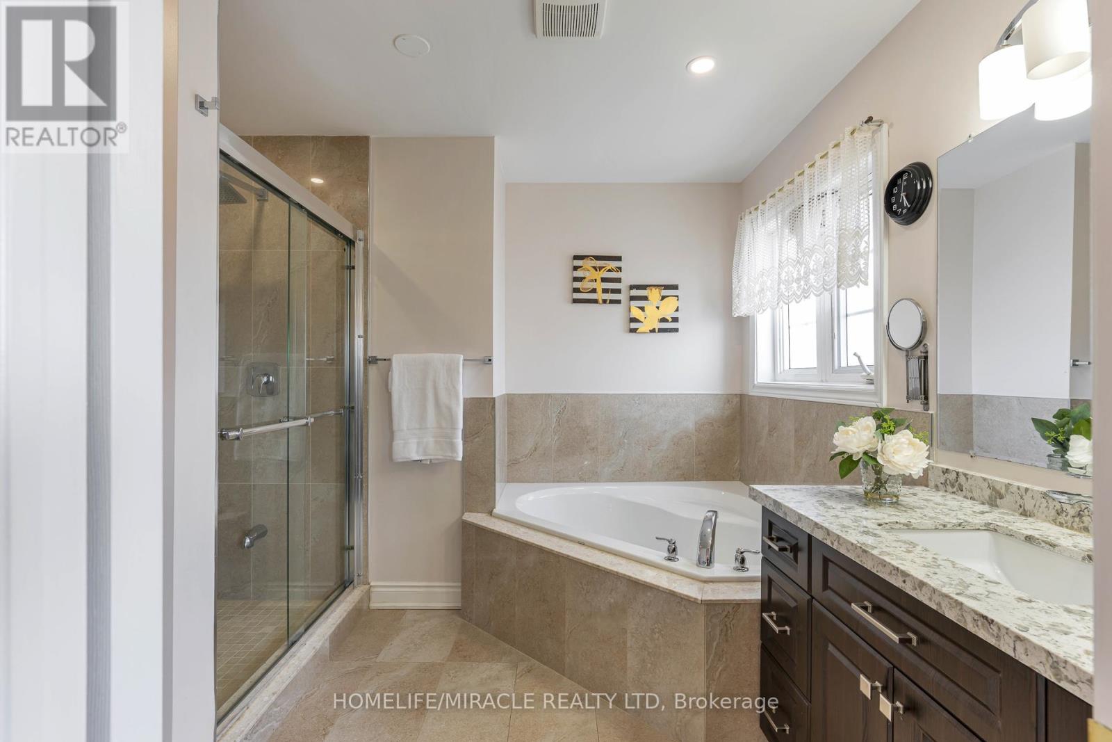 2343 Falling Green Drive, Oakville, Ontario  L6M 5A7 - Photo 18 - W12989480
