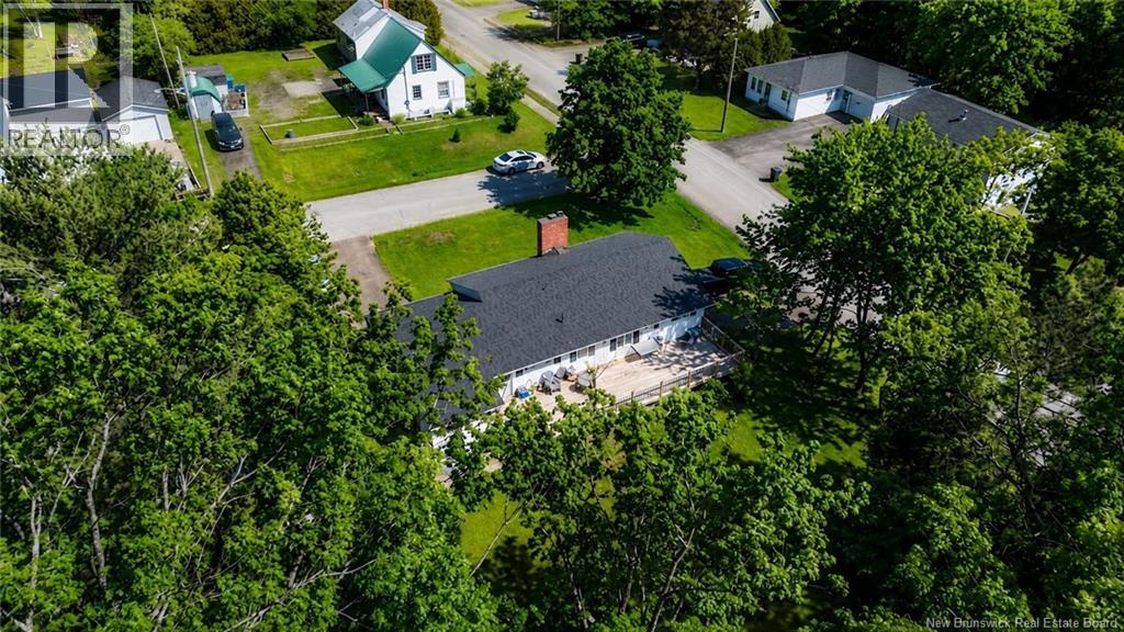 101 Douglas Avenue, Woodstock, New Brunswick  E7M 5Z8 - Photo 2 - NB135421