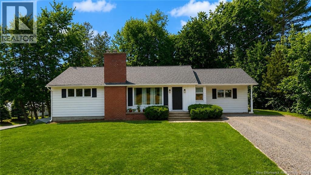 101 Douglas Avenue, Woodstock, New Brunswick  E7M 5Z8 - Photo 3 - NB135421