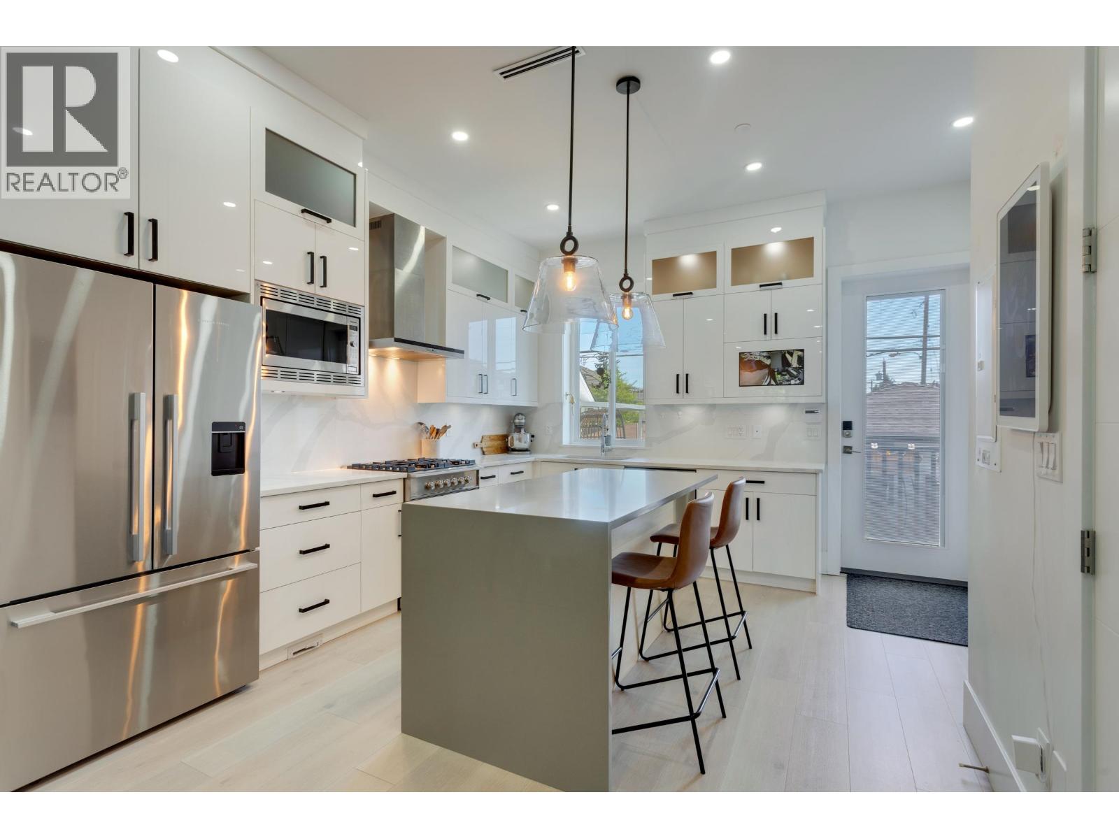 2868 E 49TH AVENUE, Vancouver, British Columbia