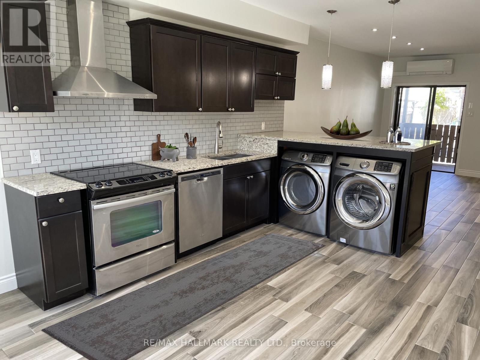 Main - 14 Rosemount Avenue, Toronto, Ontario  M6H 2M1 - Photo 4 - C13090100