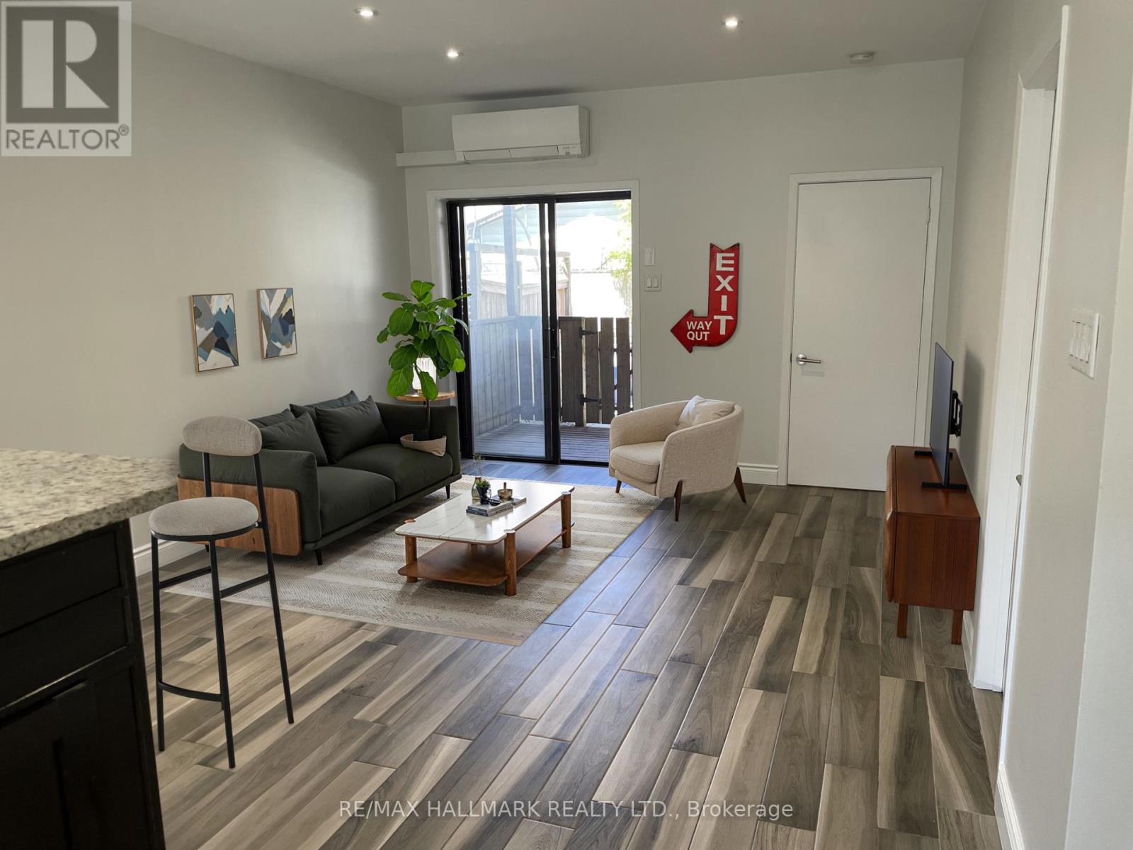 Main - 14 Rosemount Avenue, Toronto, Ontario  M6H 2M1 - Photo 6 - C13090100