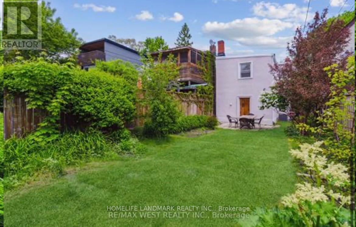 68 Hastings Avenue, Toronto, Ontario  M4L 2L2 - Photo 10 - E13089992