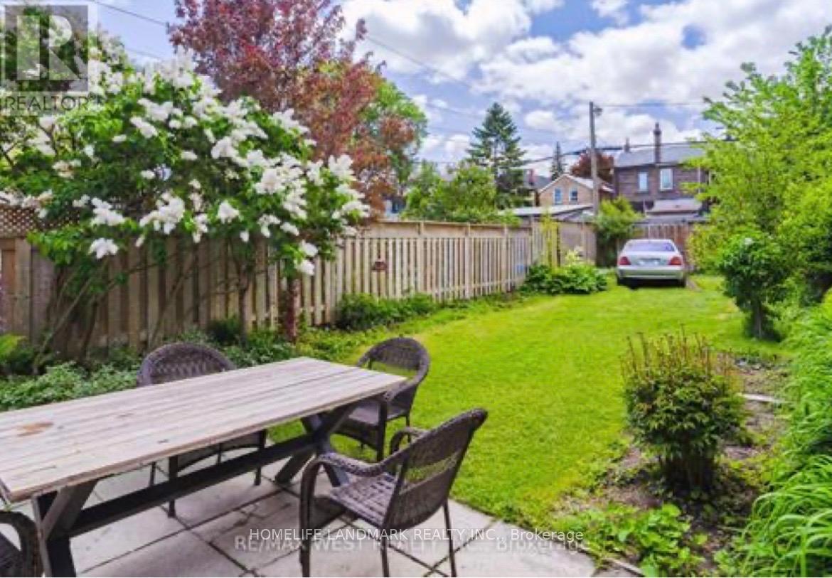 68 Hastings Avenue, Toronto, Ontario  M4L 2L2 - Photo 11 - E13089992
