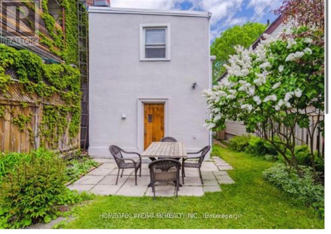 68 Hastings Avenue, Toronto, Ontario  M4L 2L2 - Photo 12 - E13089992