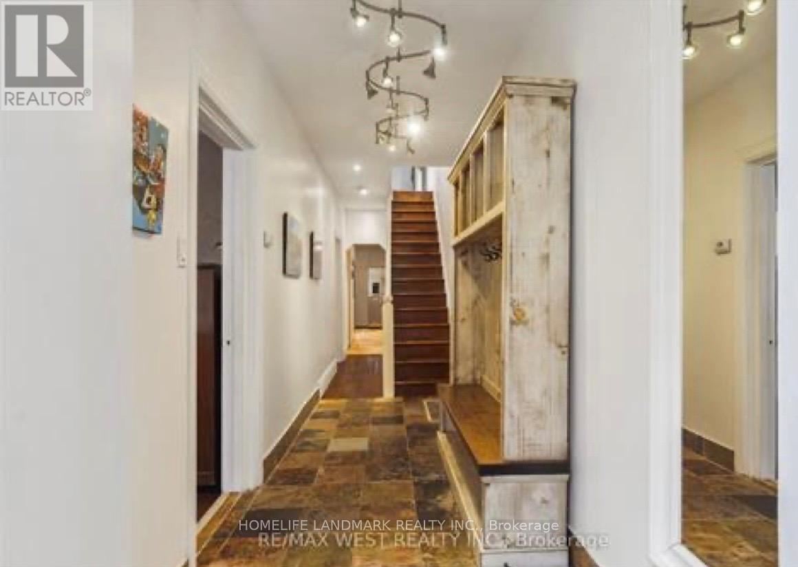 68 Hastings Avenue, Toronto, Ontario  M4L 2L2 - Photo 2 - E13089992