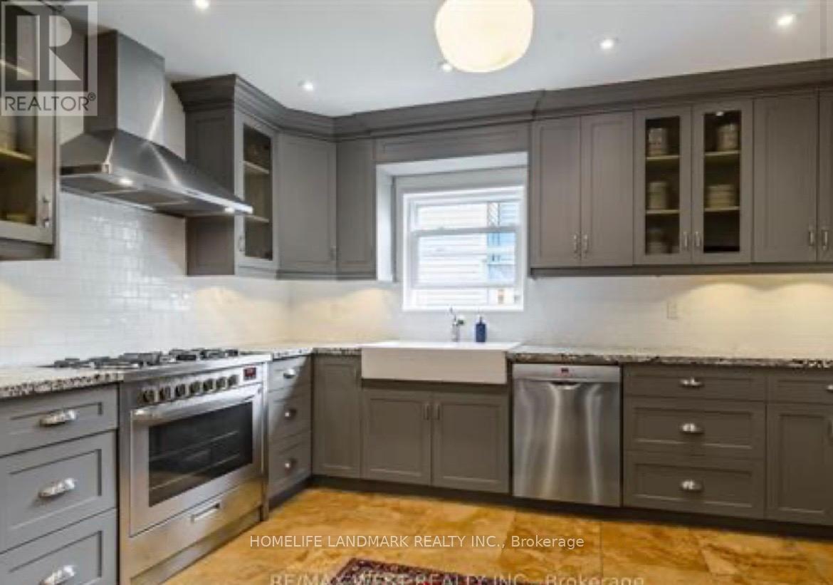 68 Hastings Avenue, Toronto, Ontario  M4L 2L2 - Photo 3 - E13089992