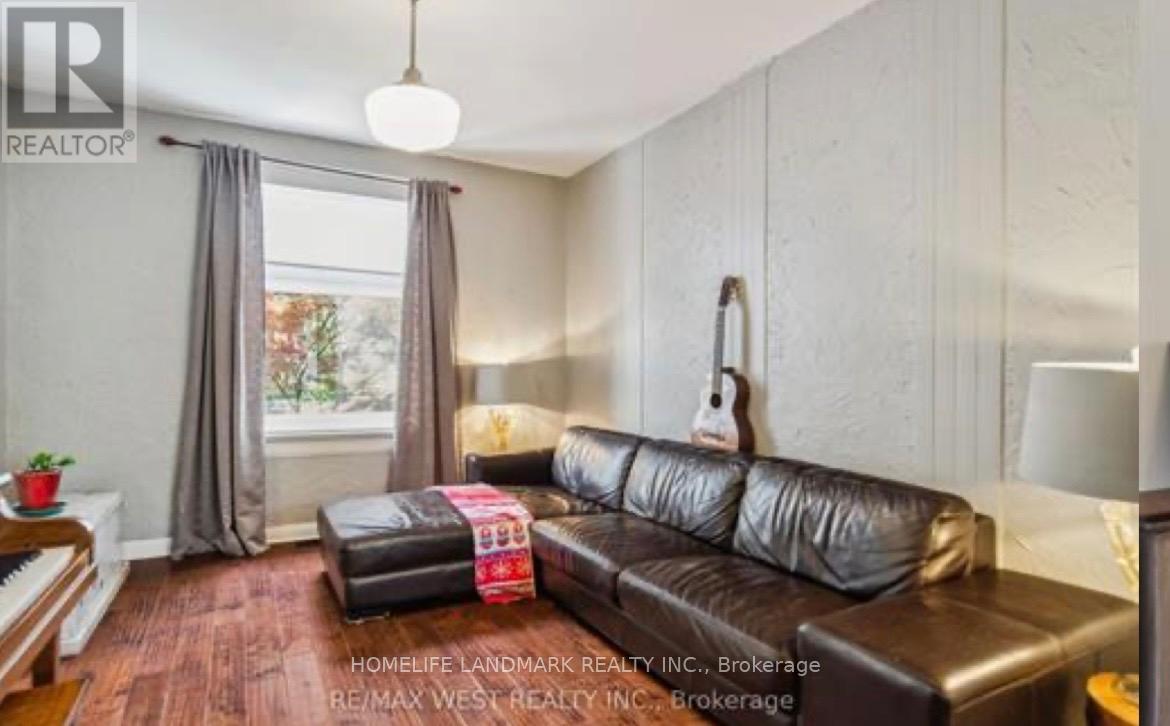 68 Hastings Avenue, Toronto, Ontario  M4L 2L2 - Photo 5 - E13089992