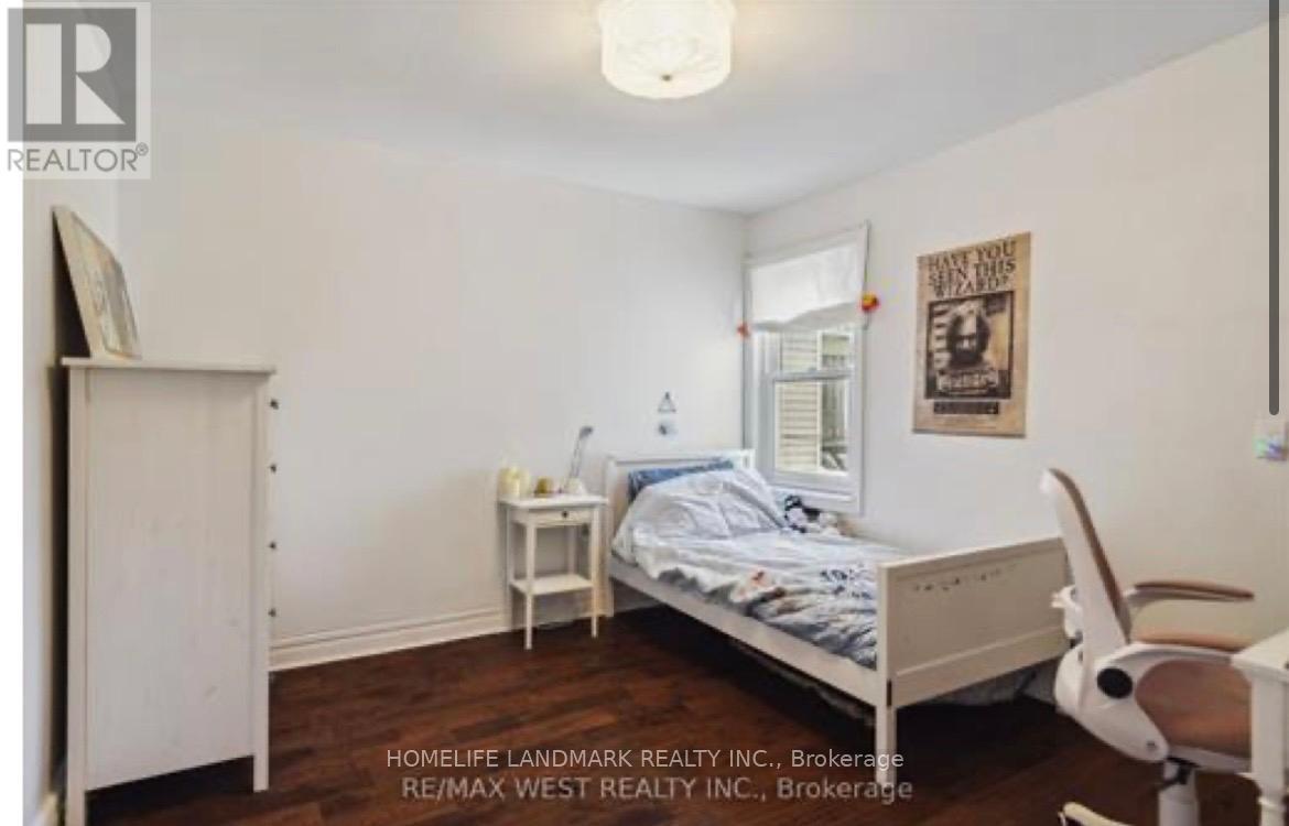 68 Hastings Avenue, Toronto, Ontario  M4L 2L2 - Photo 9 - E13089992