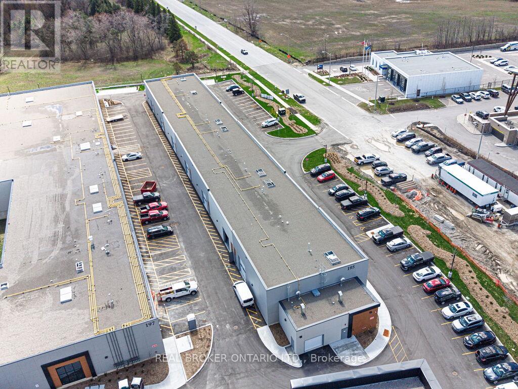 Unit 7 - 195 Cachet Woods Court, Markham, Ontario  L6C 0Z8 - Photo 4 - N12977478