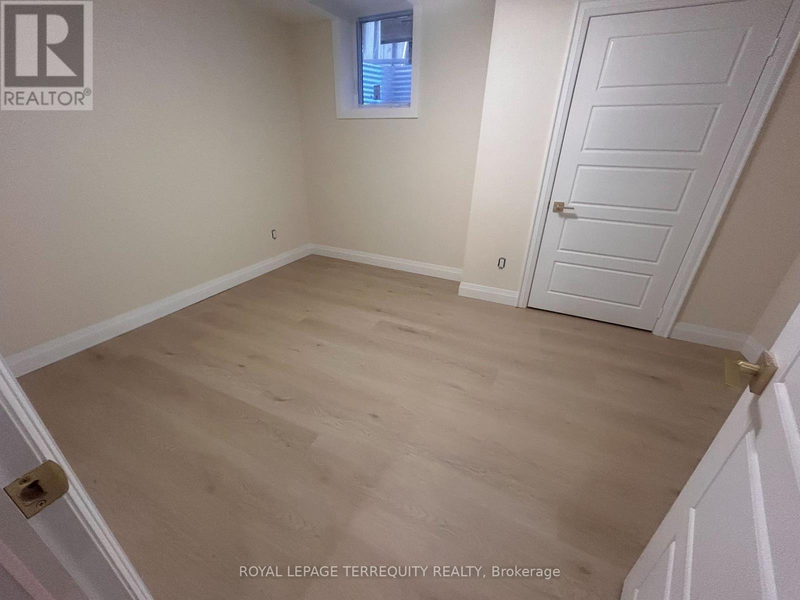 4 Sutton Court, Markham, Ontario  L3R 9B4 - Photo 3 - N13090066