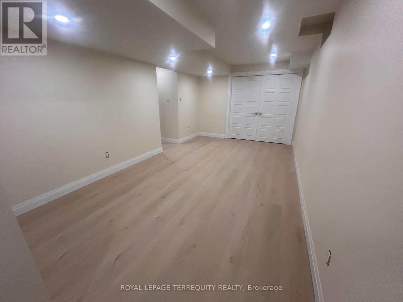 4 Sutton Court, Markham, Ontario  L3R 9B4 - Photo 4 - N13090066