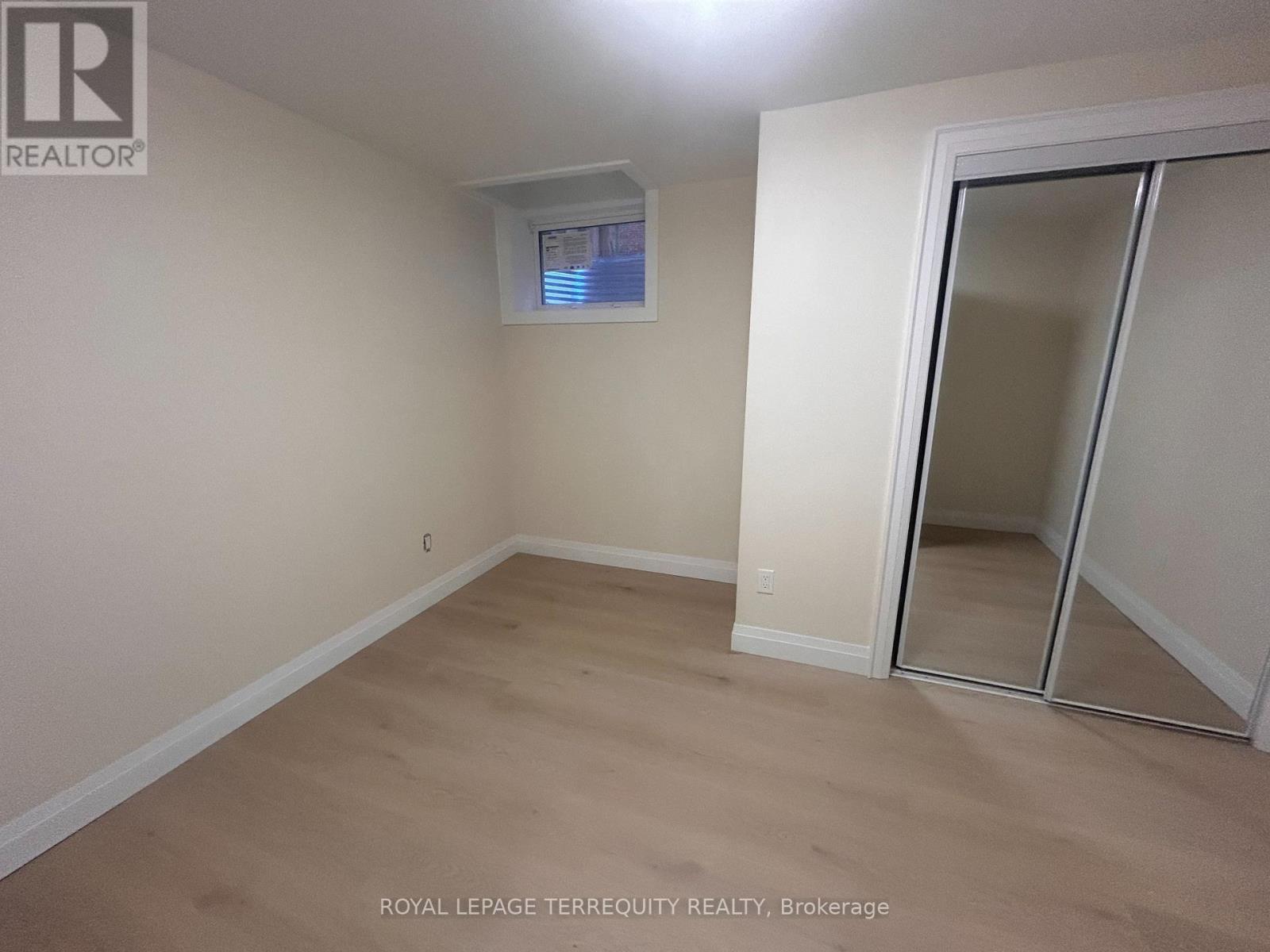 4 Sutton Court, Markham, Ontario  L3R 9B4 - Photo 5 - N13090066