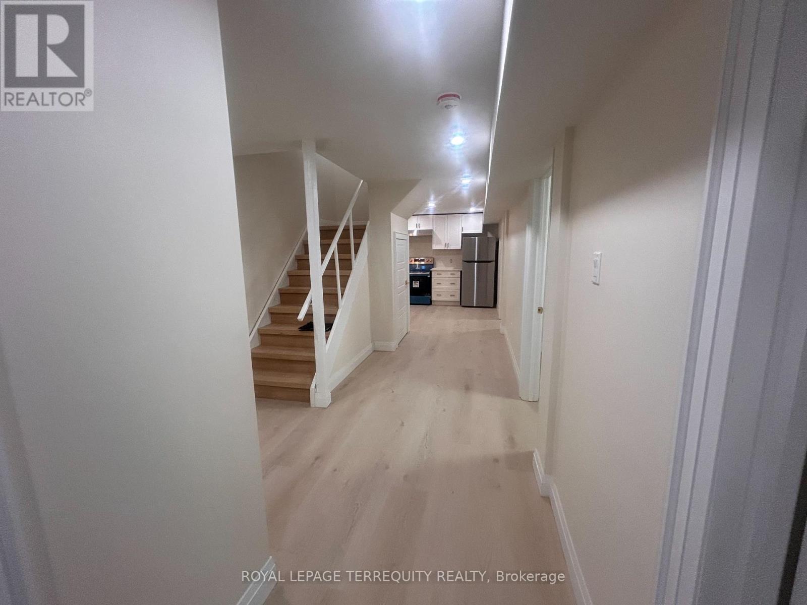 4 Sutton Court, Markham, Ontario  L3R 9B4 - Photo 6 - N13090066