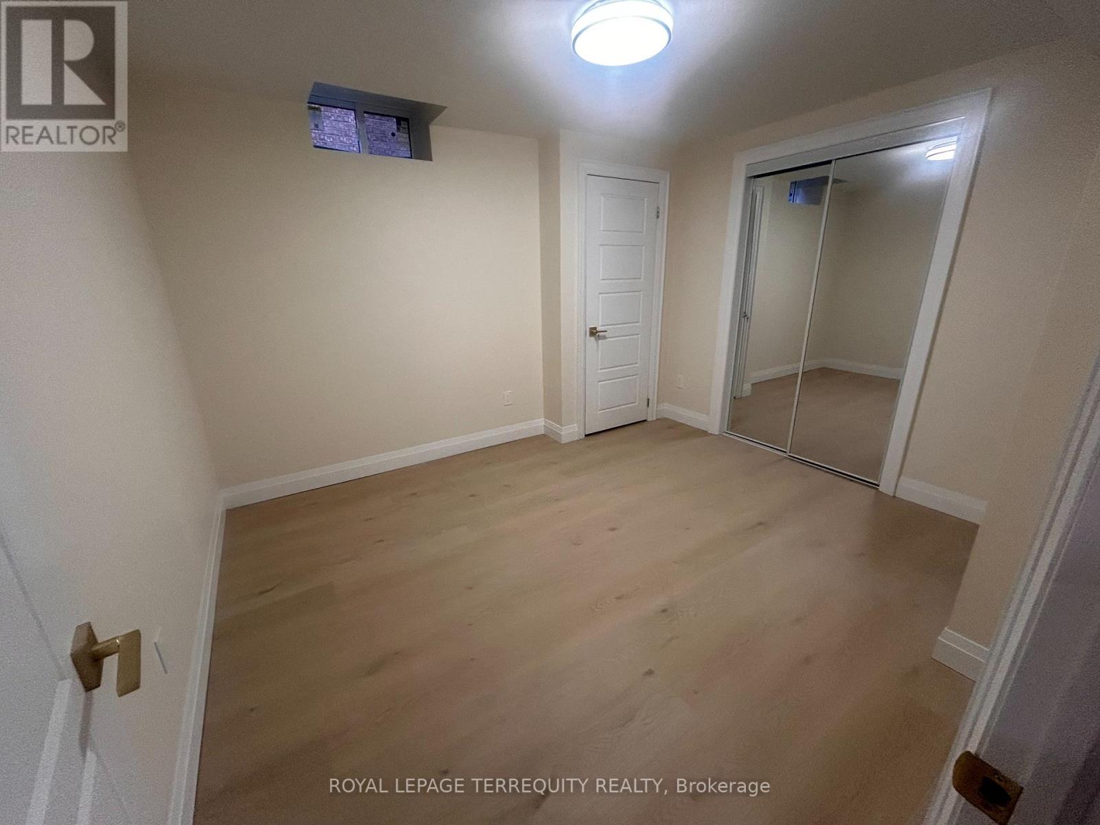 4 Sutton Court, Markham, Ontario  L3R 9B4 - Photo 7 - N13090066