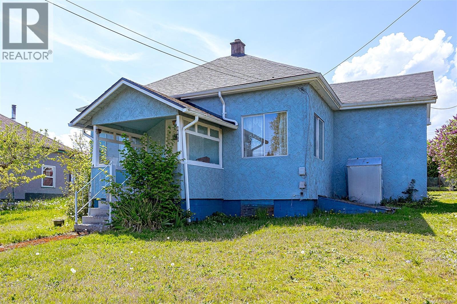 9892 Maple St, Chemainus, British Columbia