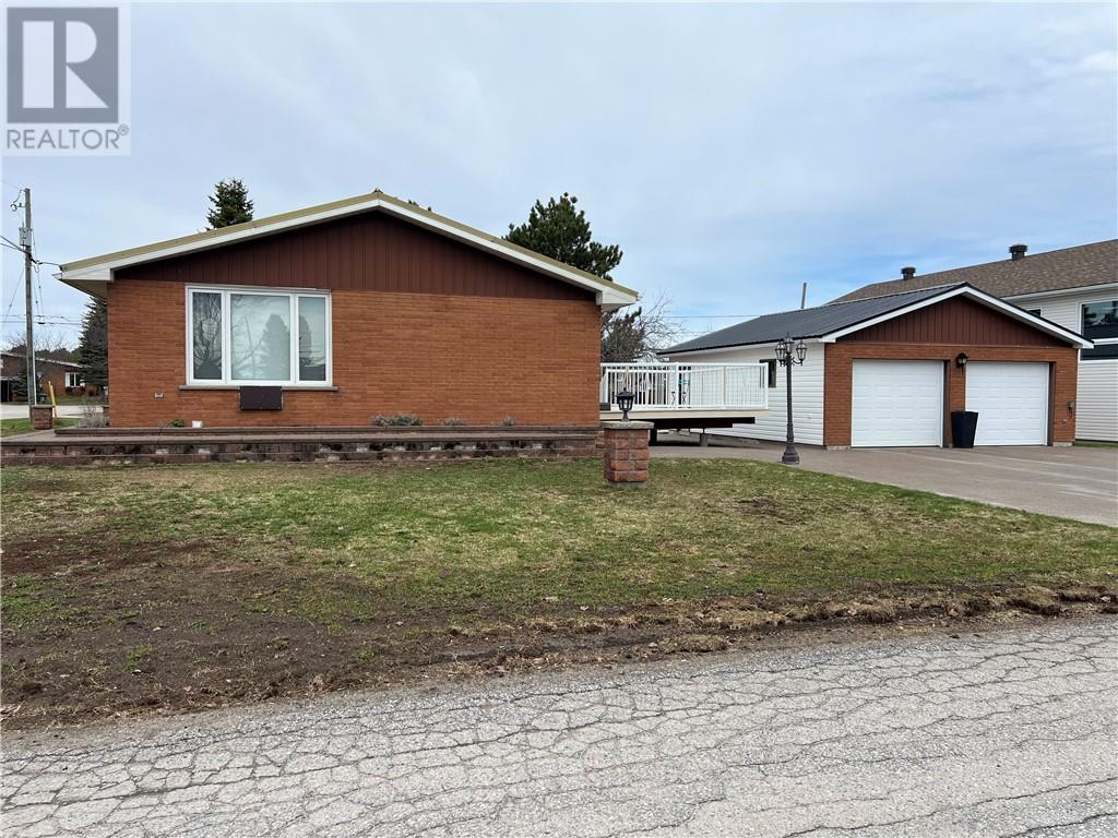 30 Church Street, Sturgeon Falls, Ontario  P2B 1G2 - Photo 2 - 2126654