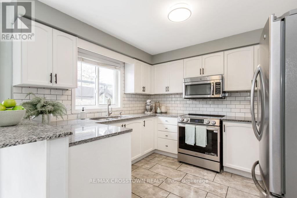 18 Stoneybrook Crescent, Barrie, Ontario  L4N 0A5 - Photo 13 - S13089984