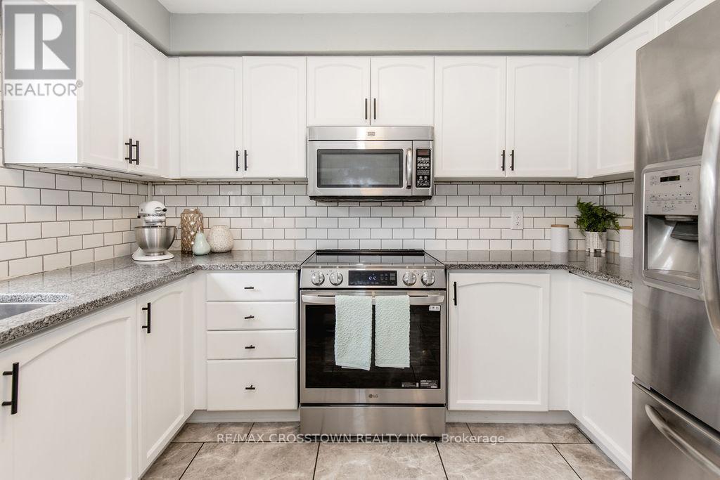 18 Stoneybrook Crescent, Barrie, Ontario  L4N 0A5 - Photo 14 - S13089984