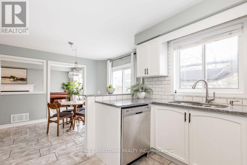 18 Stoneybrook Crescent, Barrie, Ontario  L4N 0A5 - Photo 15 - S13089984