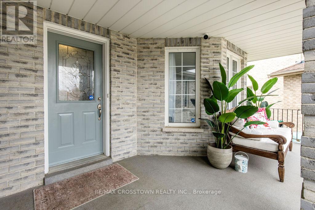 18 Stoneybrook Crescent, Barrie, Ontario  L4N 0A5 - Photo 3 - S13089984