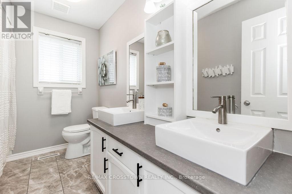 18 Stoneybrook Crescent, Barrie (Ardagh), Ontario  L4N 0A5 - Photo 32 - S13089984