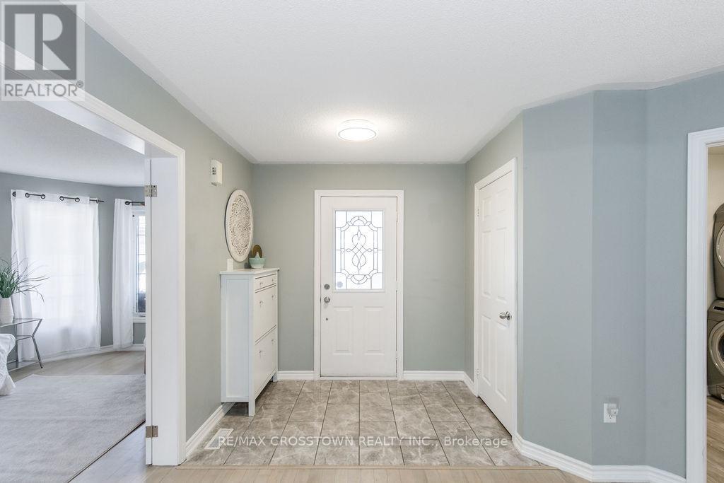 18 Stoneybrook Crescent, Barrie, Ontario  L4N 0A5 - Photo 4 - S13089984