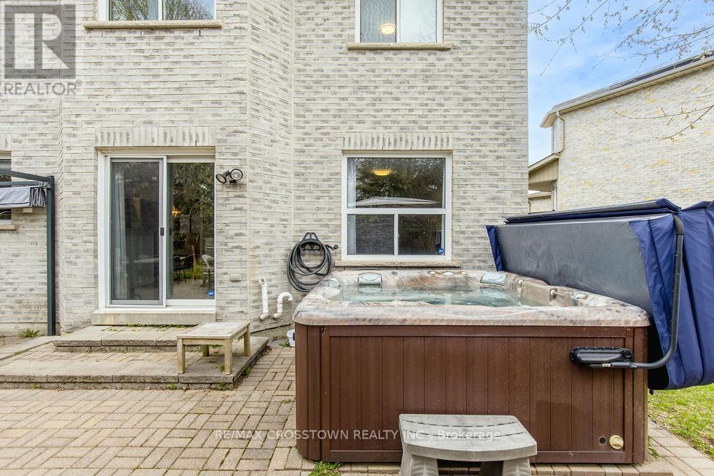 18 Stoneybrook Crescent, Barrie (Ardagh), Ontario  L4N 0A5 - Photo 44 - S13089984