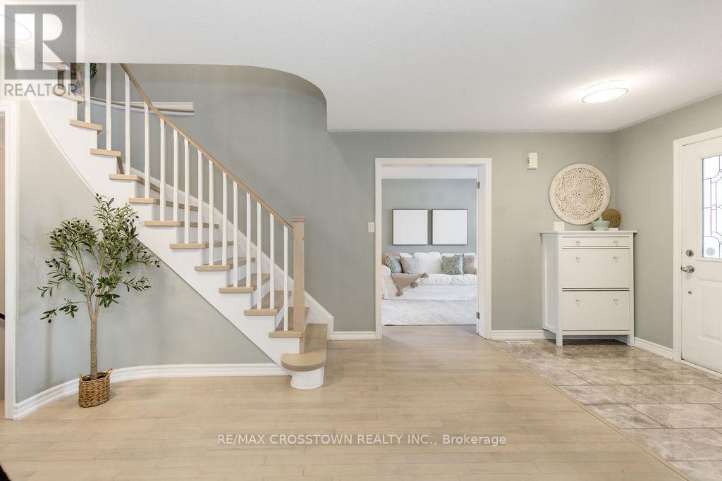 18 Stoneybrook Crescent, Barrie, Ontario  L4N 0A5 - Photo 7 - S13089984